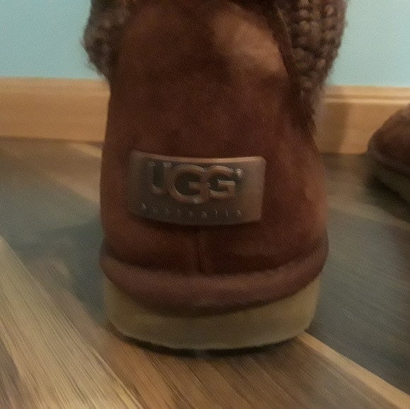 (SOLD) Ugg boots - Picture 5 of 8